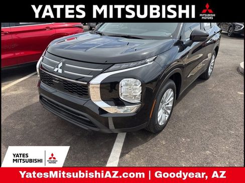 New 2026 Mitsubishi Outlander ES image 1