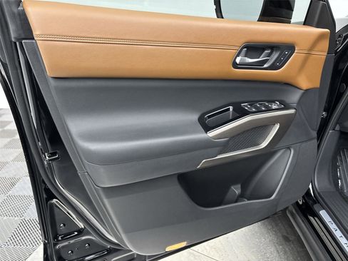 Used 2022 Nissan Pathfinder Platinum w/ Cargo Package image 26