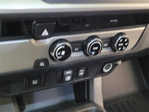 Used 2018 Toyota Tacoma SR5 image 19