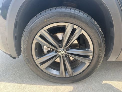 Used 2022 Volkswagen Atlas Cross Sport SEL R-Line AWD/4WD image 36