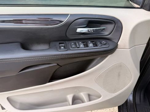 Used 2017 Dodge Grand Caravan SXT FWD image 10
