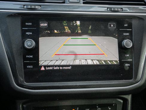 Used 2022 Volkswagen Tiguan SE AWD/4WD image 24