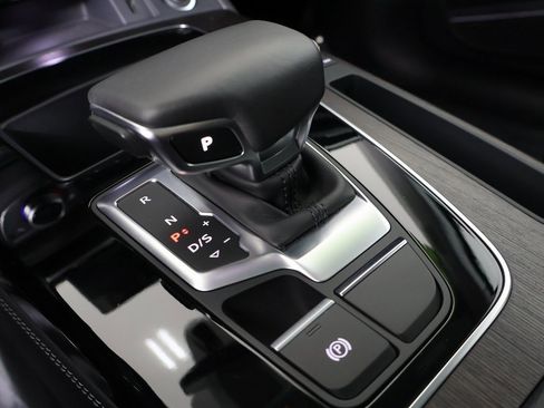 Used 2024 Audi Q5 e Premium Plus image 4