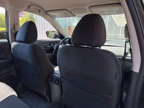 Used 2018 Nissan Rogue SV w/ Premium Package AWD/4WD image 32