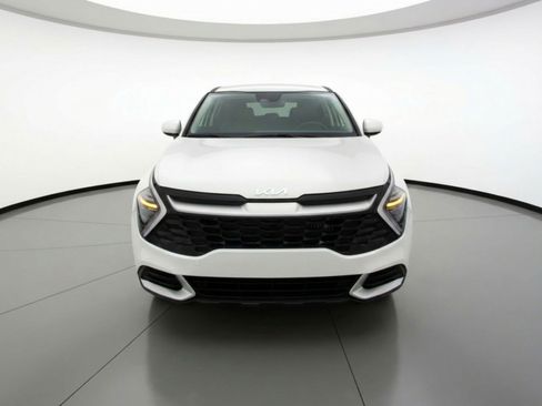 Used 2025 Kia Sportage LX image 2