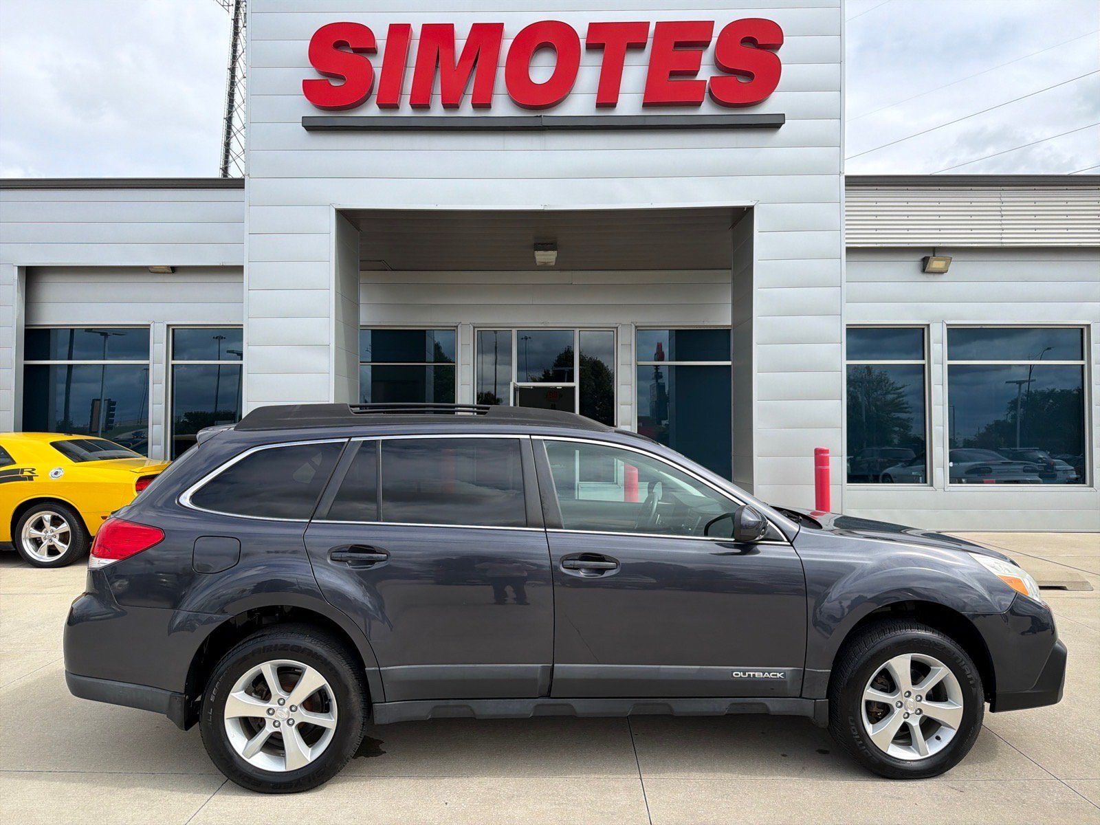 Used 2013 Subaru Outback 2.5i Limited AWD/4WD image 1