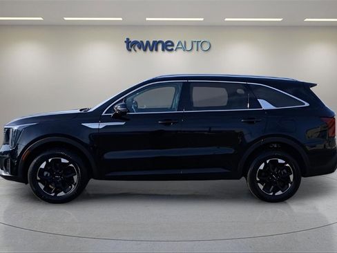 Used 2025 Kia Sorento S image 2