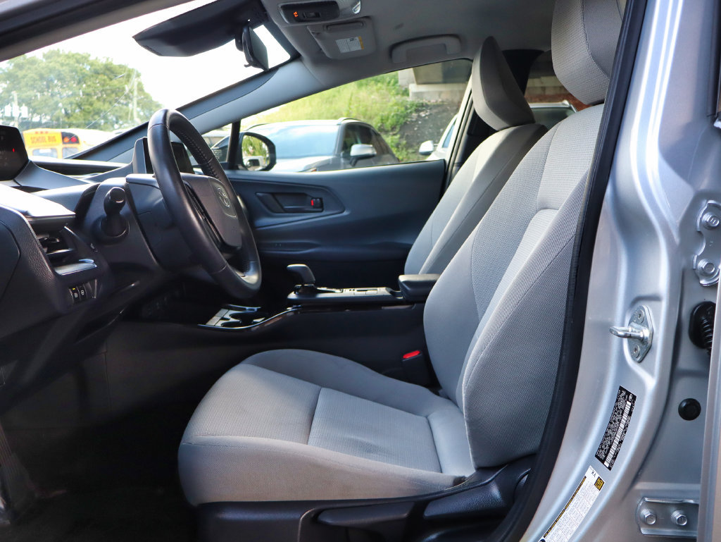 Used 2024 Toyota Prius LE AWD/4WD image 18