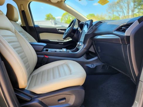 Certified 2023 Ford Edge SEL w/ Convenience Package AWD/4WD image 11