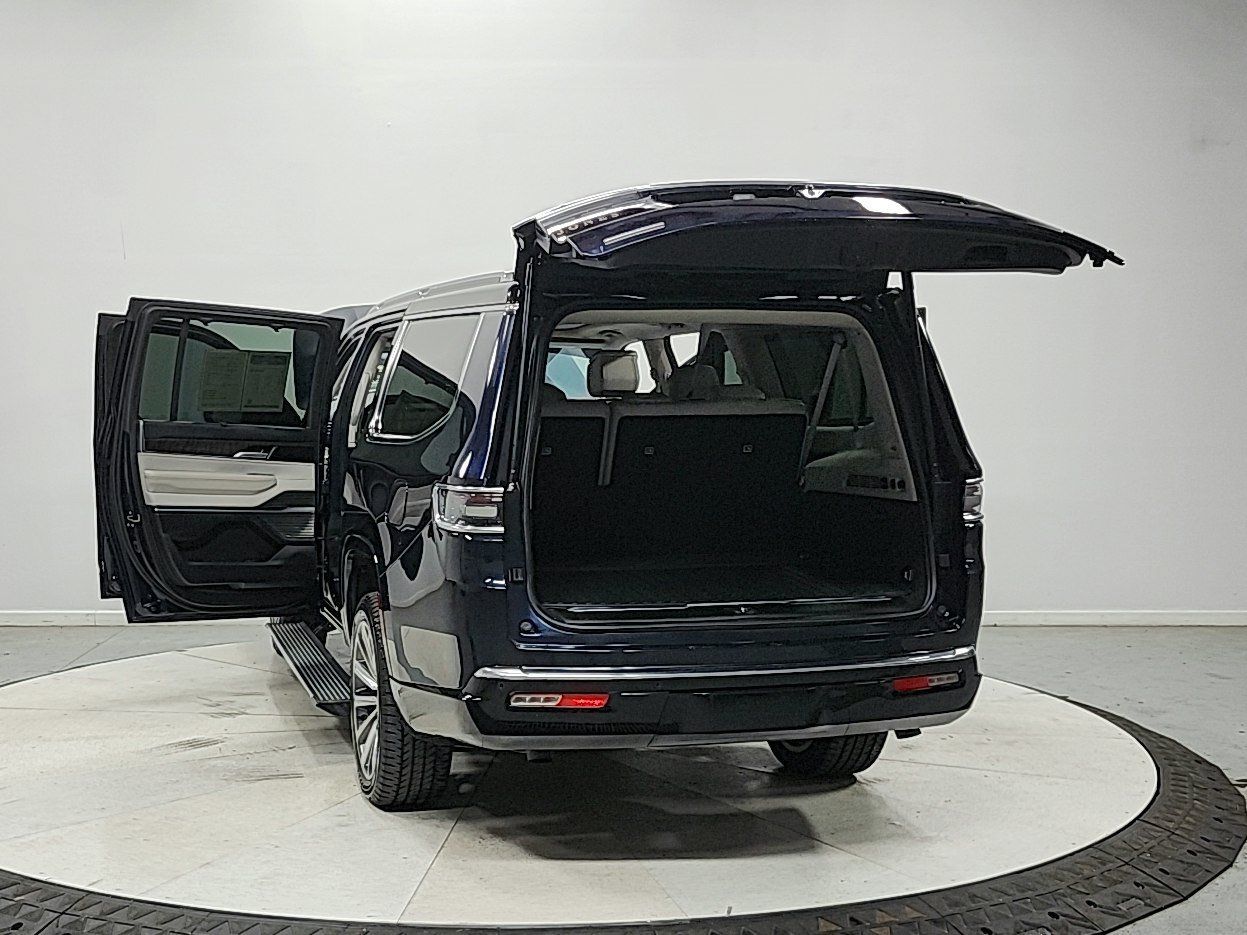 Used 2023 Jeep Grand Wagoneer L Series II w/ Convenience Group III AWD/4WD image 20
