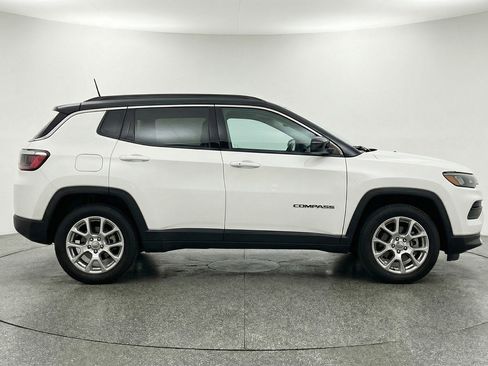 Used 2025 Jeep Compass Limited AWD/4WD image 11