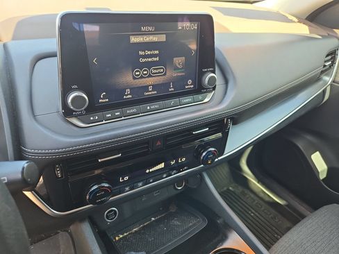 Certified 2022 Nissan Rogue SV FWD image 12