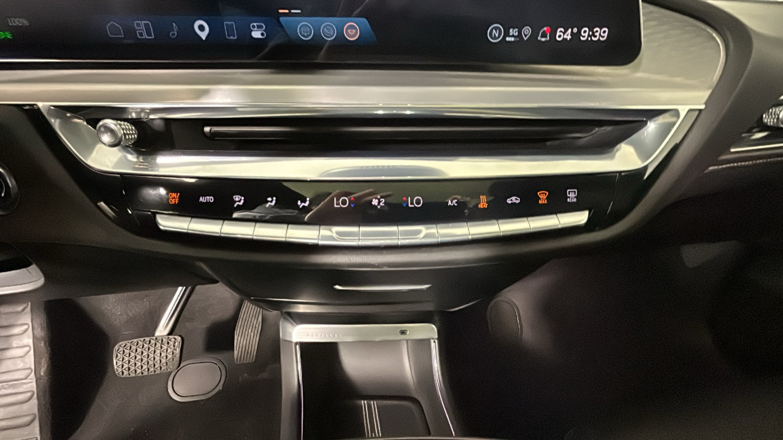 Used 2024 Cadillac Lyriq Luxury RWD image 24