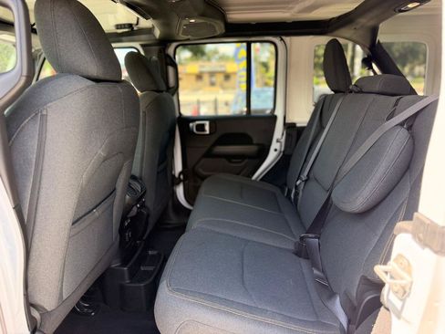 Used 2024 Jeep Wrangler Unlimited Sahara AWD/4WD image 18