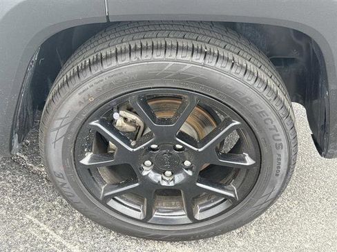 Used 2020 Jeep Renegade Altitude FWD image 23