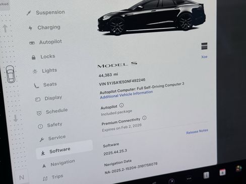 Used 2022 Tesla Model S image 3