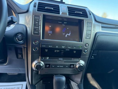Used 2019 Lexus GX 460 image 34