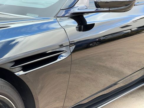 Used 2021 Aston Martin DB11 Coupe image 12