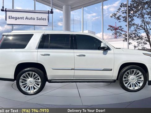 Used 2017 Cadillac Escalade Platinum AWD/4WD image 4