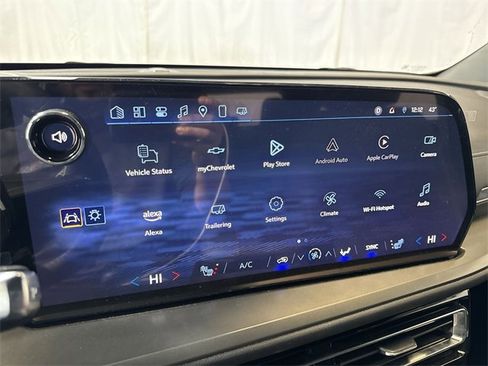 Used 2025 Chevrolet Traverse LT w/ Driver Confidence Package image 18