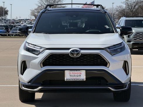 Used 2025 Toyota RAV4 XSE w/ Premium Package image 8