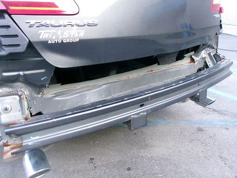 Used 2018 Ford Taurus SEL w/ Equipment Group 201A FWD image 19