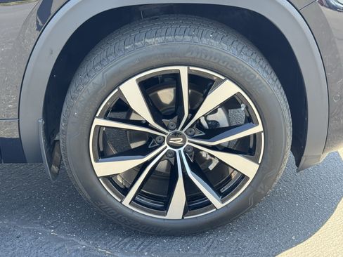 Certified 2024 Volkswagen Atlas SEL Premium R-Line AWD/4WD image 11