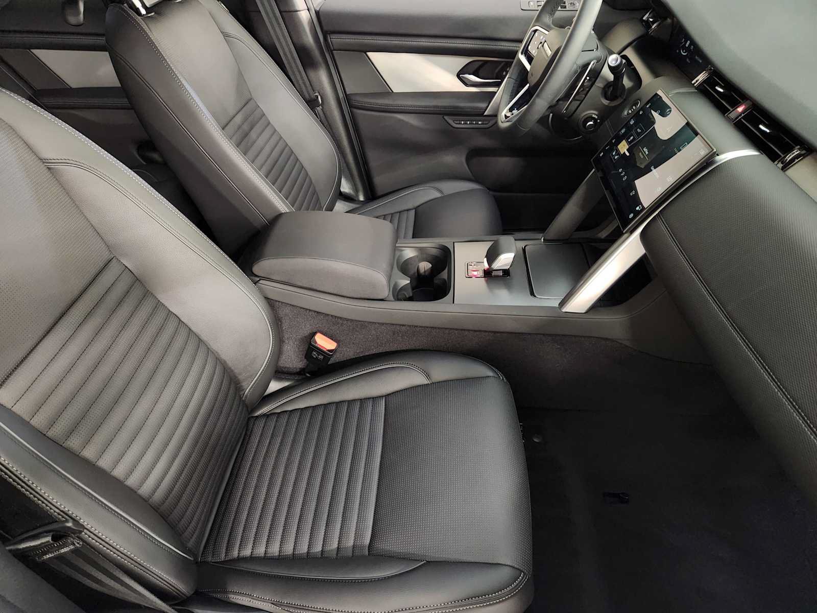 Used 2026 Land Rover Discovery Sport Landmark AWD/4WD image 3