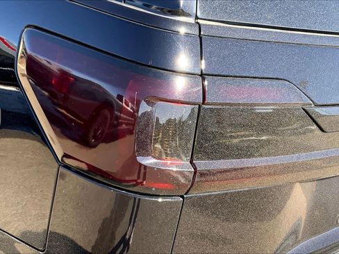 Used 2019 Lincoln Navigator Reserve image 28