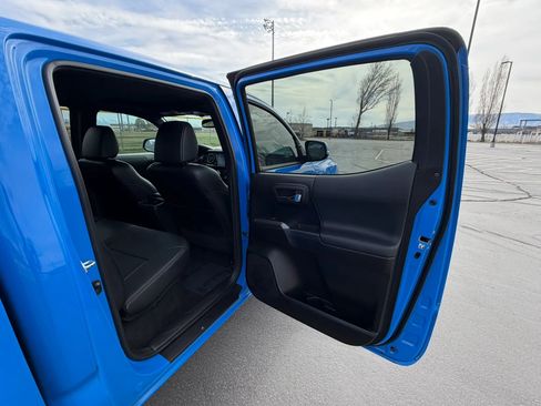 Used 2020 Toyota Tacoma TRD Off-Road w/ TRD Premium Off Road Package image 27