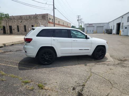 Certified 2018 Jeep Grand Cherokee Altitude AWD/4WD image 13