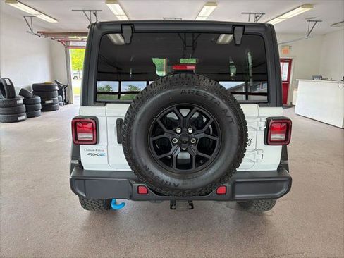 Used 2024 Jeep Wrangler Unlimited AWD/4WD image 22