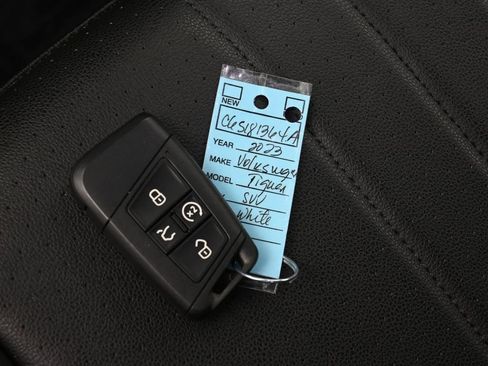 Used 2023 Volkswagen Tiguan SE image 18