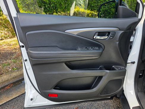 Used 2021 Honda Pilot Special Edition image 9