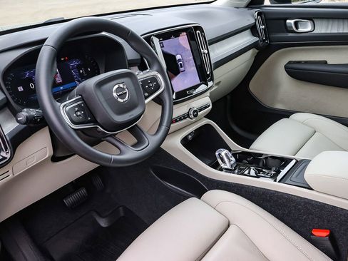 Used 2026 Volvo XC40 B5 Plus w/ Protection Package Premier image 29