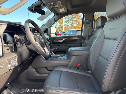Used 2025 GMC Sierra 2500 Denali image 9