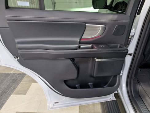 Used 2025 Ford Expedition Platinum w/ Driver's Package AWD/4WD image 9