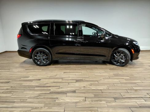 Used 2026 Chrysler Pacifica Limited w/ S Appearance Package AWD/4WD image 29