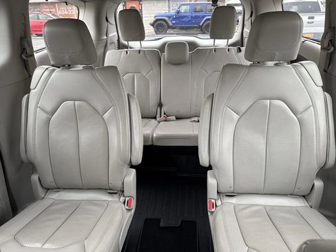 Used 2018 Chrysler Pacifica Touring-L Plus w/ Advanced Safetytec Group image 26