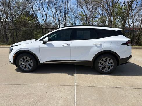 Used 2025 Kia Sportage SX image 2
