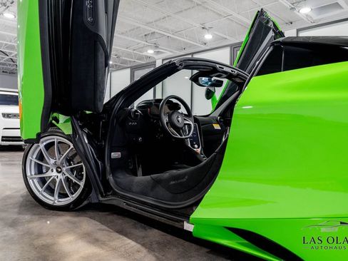 Used 2026 McLaren 750S Spider RWD image 32