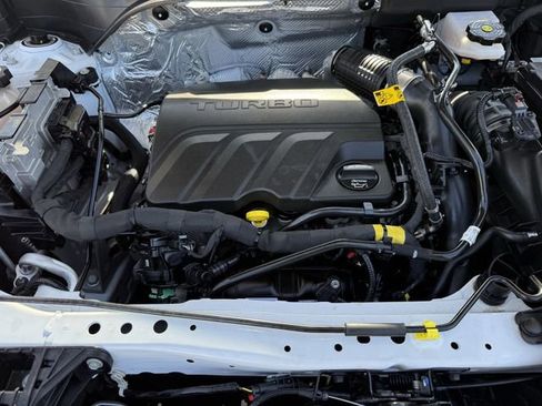 Certified 2025 Chevrolet Trax LT image 36