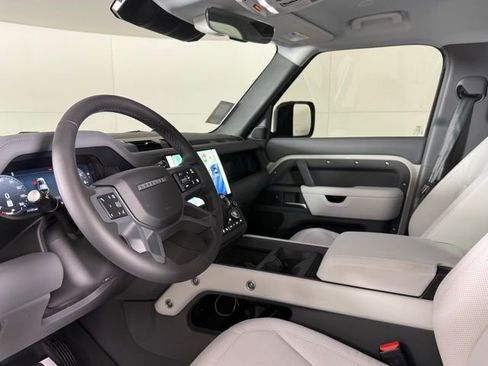 New 2026 Land Rover Defender 110 X-Dynamic SE AWD/4WD image 16