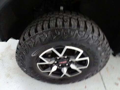 Certified 2024 GMC Canyon AT4X image 25