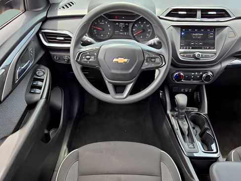 Used 2022 Chevrolet TrailBlazer LS FWD image 11