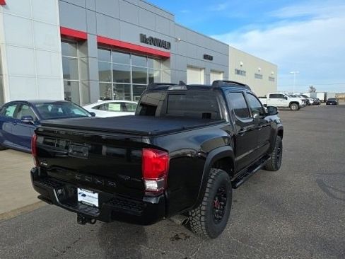 Used 2019 Toyota Tacoma Limited image 5