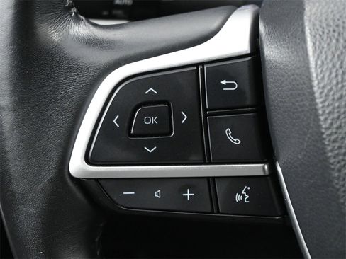 Used 2023 Toyota Highlander LE image 6