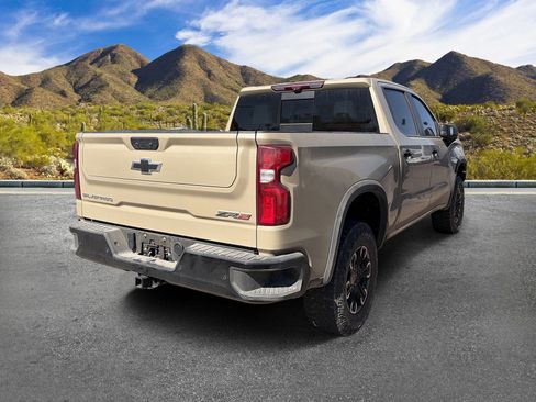 Used 2022 Chevrolet Silverado 1500 ZR2 w/ Technology Package AWD/4WD image 3