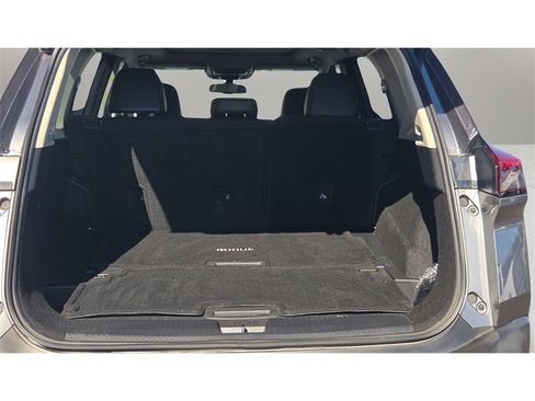 Used 2021 Nissan Rogue SL image 32