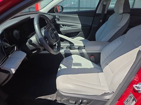 Used 2025 Hyundai Elantra Limited FWD image 10